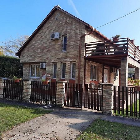 Ponty-Poronty Vendégház Nagybaracska Exterior foto