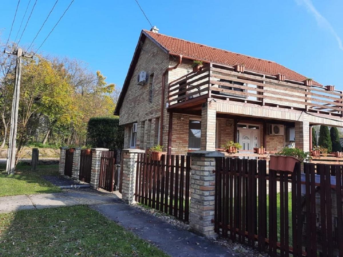 Ponty-Poronty Vendégház Nagybaracska Exterior foto
