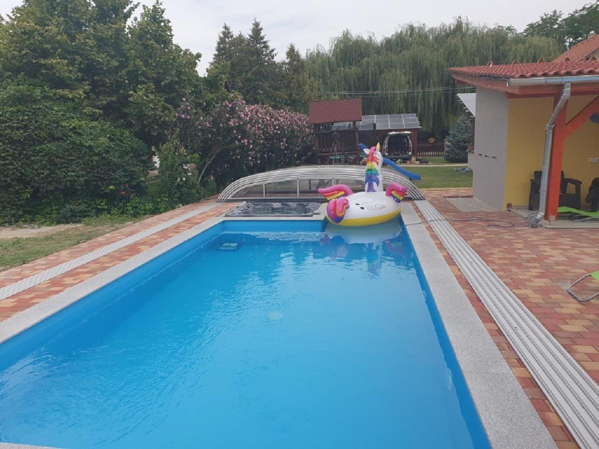 Ponty-Poronty Vendégház Nagybaracska Exterior foto